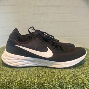Nike Revolution 6 shoes - women’s size 11 Wide - black